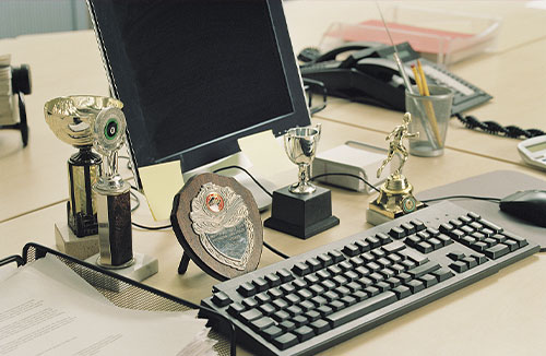 奖杯与电脑